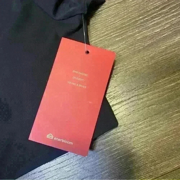 NWT Womens Yoga Workout Crop Tops Slim Fit Tees Short Sleeve Built in Bra Mild - Picture 4 of 5